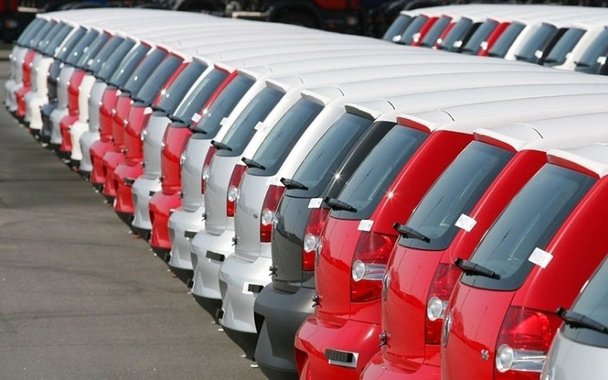 Recessão econômica do governo Michel Temer fez as vendas de carros, comerciais leves, caminhões e ônibus novos no Brasil em junho caírem 0,3% sobre maio, para 194,97 mil unidades, segundo a associação que representa concessionários Fenabrave; setor apurou vendas de 1,019 milhão de veículos no primeiro semestre, alta de 3,6% sobre o mesmo período do ano passado