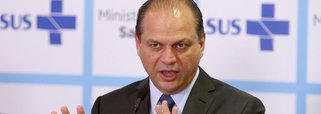 O ministro da Saúde, Ricardo Barros, disse, no Rio de Janeiro, que a grave crise que atinge hospitais e institutos federais no estado deve-se à ineficiência das unidades; "Estamos trabalhando duramente para melhorar a eficiência desses hospitais. Contratamos o Hospital Sírio-Libanês para uma consultoria com especialistas em administração hospitalar para fazer o funcionamento de todos os seis hospitais e os três institutos em rede e, assim, termos maior escala, especialização e custos mais baixos para a população", anunciou