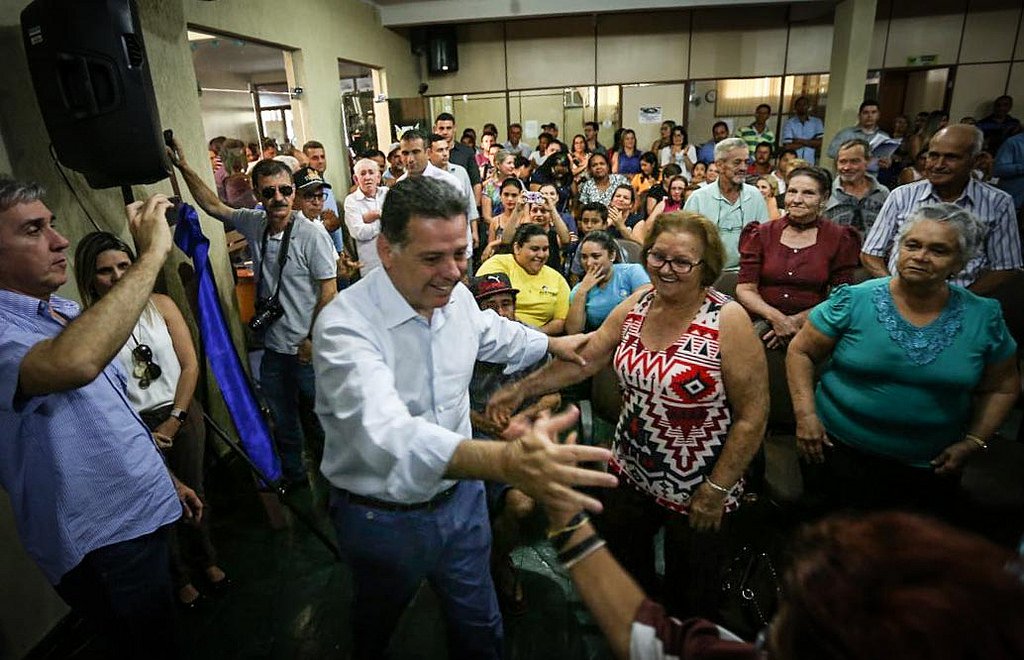 O governador de Goiás, Marconi Perillo, disse a aliados que aceita concorrer à presidência do PSDB com o apoio da ala do partido que defende a permanência da legenda no governo Michel Temer; o tucano pretende disputar o comando do partido com o senador Tasso Jereissati (CE), que preside a sigla de forma interina desde o afastamento do senador Aécio Neves; com Perillo e Tasso no páreo, devem aumentar as divergências internas da legenda, que têm como ponto central a continuidade ou não do partido no governo Temer