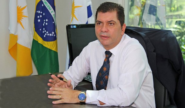 Alegando déficit de R$ 7,7 milhões, o prefeito de Palmas, Carlos Amastha (PSB) apresentou novamente à Câmara de Palmas um projeto para aumentar a taxa de coleta de lixo na Capital; em abril, o Legislativo rejeitou a proposta, de 16 de dezembro de 2016, em que o Executivo pedia o aumento de 208,83 % na taxa; agora, a gestão quer aprovar um reajuste de 75%