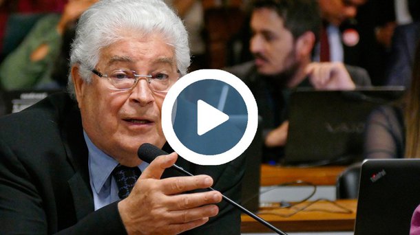 O senador Roberto Requião (PMDB-PR), presidente da Frente Ampla Parlamentar, afirmou que “é um erro brutal que estará cometendo o Senado aprovando essa bobagem” da reforma trabalhista; como um peregrino que luta pelo Estado Social, Requião advertiu que “vão jogar o Brasil numa brutal convulsão social”; vídeo