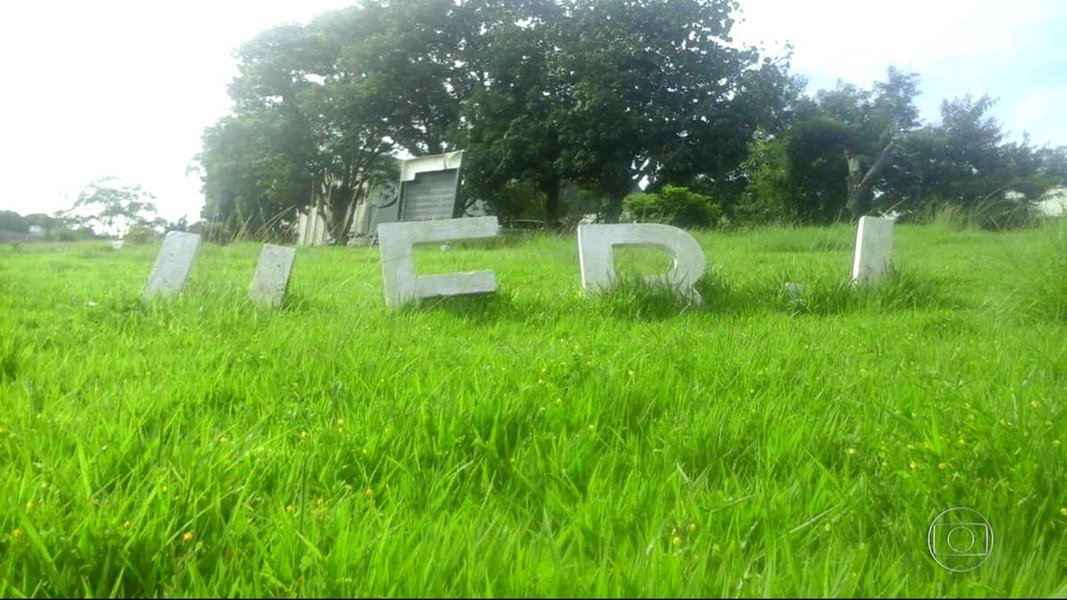 Os serviços básicos da Universidade do Estado do Rio de Janeiro (Uerj) estão suspensos e muitos estudantes estão sem aulas, no campus de São Gonçalo, na Região Metropolitana; sem salários, professores estão com dificuldades para pagar passagens ou colocar gasolina no carro