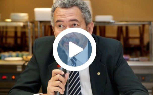 O deputado federal Paulão (PT-AL) afirmou que o ex-presidente Lula foi condenado injustamente pelo juiz Sérgio Moro e acusado sem provas pelos crimes de corrupção e lavagem de dinheiro; para o parlamentar, “condenação é mais um episódio da caçada ao ex-presidente Lula em sintonia com a conspiração que invadiu o Estado brasileiro com o intuito de instalar uma quadrilha em postos estratégicos da política nacional e criminalizar a maior liderança popular do país”; Paulão também diz que “parcialidade de Moro foi visível em todo o processo”
