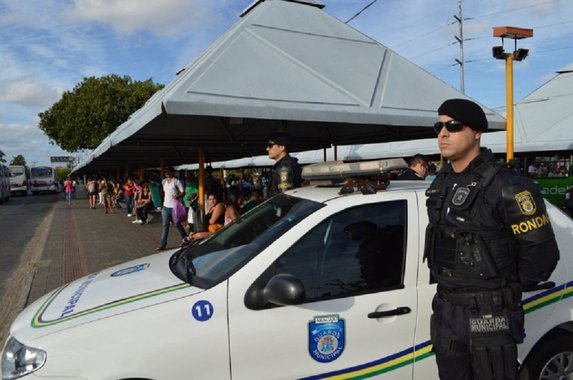O trabalho de reconstrução da segurança no transporte público continua dando resultados muito positivos; último balanço divulgado pelo Sindicato das Empresas de Transportes de Passageiros do Município de Aracaju (Setransp) aponta uma redução de 69,30% nos assaltos a ônibus registrados no mês de junho, em comparação ao mesmo período no ano de 2016
 