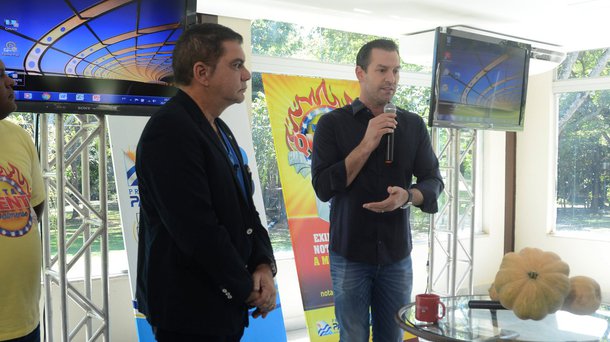 O prefeito de Palmas, Carlos Amastha, apresentou o Programa de Recuperação Fiscal (Refis), que será realizado durante o Mutirão de Negociações Fiscais entre os dias 19 e 25 de junho, no Espaço Cultural José Gomes Sobrinho; de acordo com o prefeito, as dívidas com o município aproximam-se de R$ 800 milhões e o Refis permitirá que dívidas de crédito tributário, de multas em geral e com o Banco do Povo, vencidas até dia 30 de abril de 2017, sejam negociadas e parceladas em até 150 meses, com 55% de desconto para multas e juros de créditos tributários