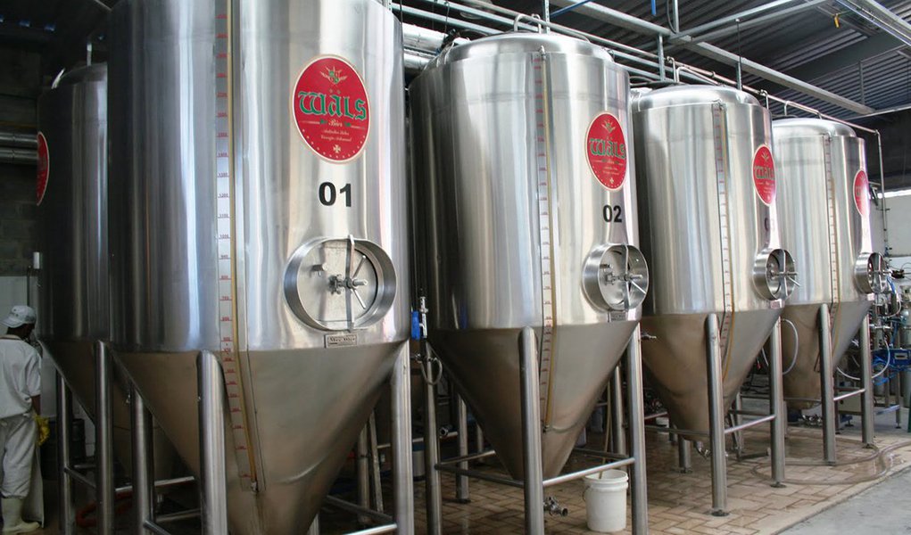 A crise econômica não inibiu a expansão do mercado de cervejas artesanais no Brasil, nos últimos anos; pelo contrário, o consumo cresceu, em média, 20% ao ano e a expectativa é de que, até o final de 2017, 500 cervejarias artesanais estejam operando no País; atento a esse movimento e às necessidades de melhoria dos processos, produtos e gestão das microcervejarias, o Sebrae vai participar da Brasil Brau (Feira Internacional de Tecnologia em Cerveja), considerada o maior evento profissional da indústria cervejeira no País; a Brasil Brau vai acontecer no período de 26 a 28 de julho, no Centro de Exposições São Paulo Expo, na capital paulista