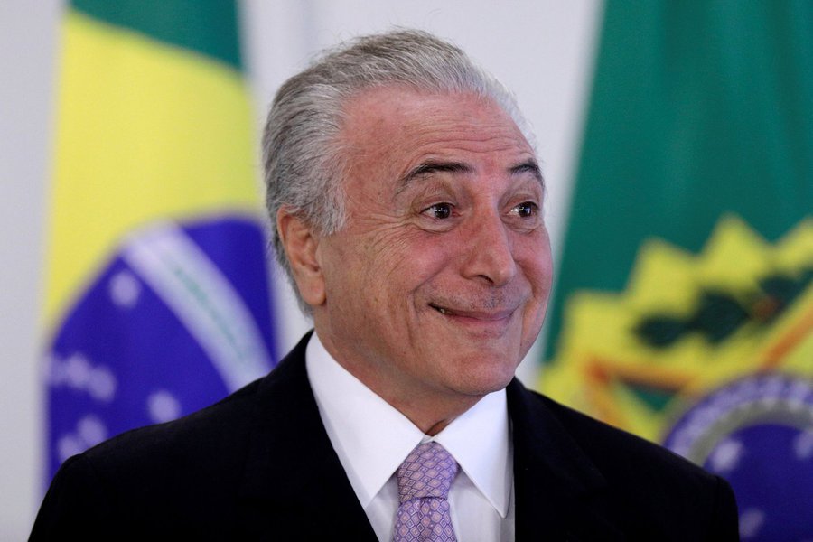 A alíquota do royalty cobrado do minério de ferro vai subir dos atuais 2% para até um limite de 4%, variando de acordo com o preço internacional do insumo; a medida constará de uma das três Medidas Provisórias (MPs) a serem assinadas ainda nesta terça-feira por Michel Temer com mudanças na regulação do setor; alíquota da Compensação Financeira pela Exploração Mineral (Cfem) também vai mudar para o nióbio, passando de 2% para 3%, do ouro (de 1% para 2%) e do diamante (de 2% para 3%)