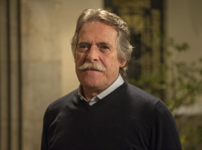 O ator José de Abreu criticou o governo de Michel Temer. "Estou de luto pela morte do meu país", escreveu ele em sua conta no Twitter. "Não é verdade que 'vou sair do país se Lula for preso' porque não se pode abandonar o que não se tem", acrescentou ele; última pesquisa Datafolha apontou que Lula disparou em todos os cenários, alcançando números entre 29% e 31% das intenções de voto no primeiro turno; segundo o mesmo levantamento, o PT é o favorito de 18% da população, na maior popularidade desde a segunda posse de Dilma, em 2015; os dados apontaram, ainda, que Temer tem aprovação de apenas 7%, a menor popularidade em 28 anos
 