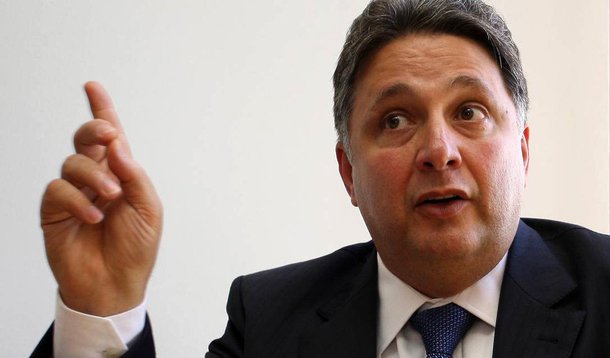 Ex-governador do Rio, Anthony Garotinho rebateu reportagem da TV Globo que apontou que ele teria pedido propinas para a Odebrecht, e que sua esposa Rosinha teria cometido irregularidades na construção de casas pela Prefeitura de Campos dos Goytacazes. Garotinho afirmou ainda que a Globo "falou de todo mundo ontem à noite, mas não tocou no nome do (ex-prefeito do Rio Eduardo Paes, mesmo o delator tendo dito que deu a ele R$ 16 milhões de propina”; “Mas o Eduardo Paes (do PMDB) deu o Museu do Amanhã para a Globo, não é?”