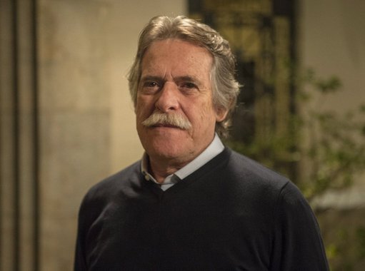 O ator José de Abreu criticou o governo de Michel Temer. "Estou de luto pela morte do meu país", escreveu ele em sua conta no Twitter. "Não é verdade que 'vou sair do país se Lula for preso' porque não se pode abandonar o que não se tem", acrescentou ele; última pesquisa Datafolha apontou que Lula disparou em todos os cenários, alcançando números entre 29% e 31% das intenções de voto no primeiro turno; segundo o mesmo levantamento, o PT é o favorito de 18% da população, na maior popularidade desde a segunda posse de Dilma, em 2015; os dados apontaram, ainda, que Temer tem aprovação de apenas 7%, a menor popularidade em 28 anos
 