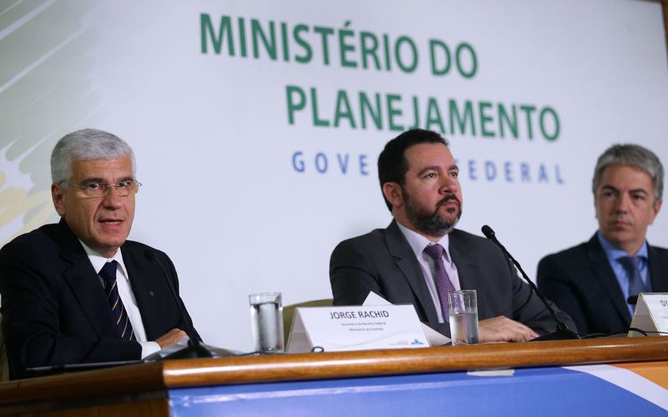 Governo diz que será preciso fazer um contingenciamento adicional de R$ 5,9 bilhões no Orçamento de 2017 porque houve frustração em receitas que estavam sendo esperadas e não se confirmaram; ao todo, a frustração nas receitas chegou a R$ 34,5 bilhões, de acordo com o relatório de avaliação fiscal do terceiro bimestre, divulgado nesta sexta-feira 21; entre as receitas não cumpridas, a perda de fôlego da economia resultou num buraco de R$ 11,9 bilhões