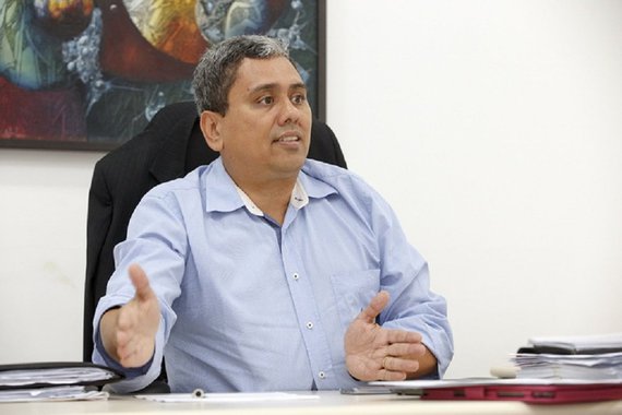 O relatório mais atual da Secretaria Municipal da Fazenda mostra um recuo ainda maior da dívida da Prefeitura de Aracaju: caiu de cerca de R$ 865 milhões para R$ 699 milhões, uma diminuição de quase R$165 milhões em seis meses; dados positivos são reflexo de uma gestão comprometida em fazer a capital crescer e retomar o poder de investimento; de acordo com o secretário da Fazenda, Jeferson Passos, foram cerca de R$ 151 milhões reduzidos da dívida de curto prazo, passando de R$ 530 milhões para R$ 379 milhões, e em torno de R$ 14 milhões da de longo prazo, que caiu de R$334 milhões para R$319 milhões