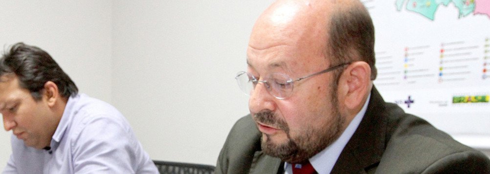 A juíza Silvana Maria Parfieniuk negou pedido de prisão do secretário estadual da Saúde, Marcos Musafir, feito pela Defensoria Pública do Tocantins, que pede a regularização dos serviços aos portadores de hanseníase em hospitais do Tocantins; a magistrada atendeu parcialmente a Defensoria e determinou 30 dias para que o estado atenda a demanda de alguns pacientes à espera de tratamento; a hanseníase é uma doença crônica, infectocontagiosa, que atinge pele e nervos periféricos podendo levar a sérias incapacidades físicas; a doença tem cura e seu tratamento é realizado através de medicamentos via oral