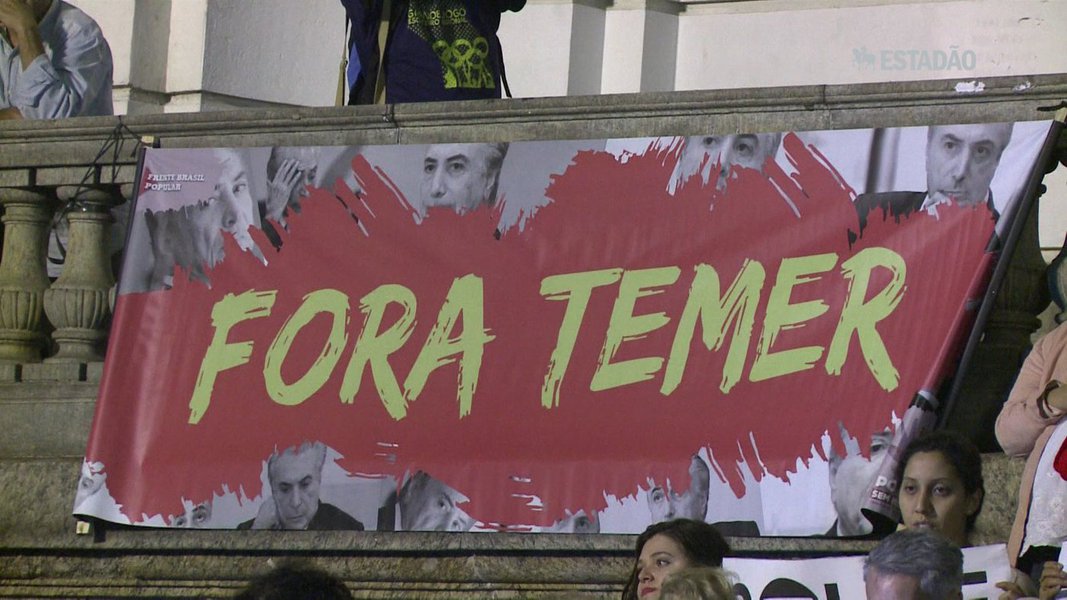 Com os celulares sendo o principal meio de acesso à internet no Brasil, as redes domésticas se tornaram a principal forma de conexão. E, agora, será também uma forma de endossar o coro pela saída de Michel Temer; basta configurar a sua rede sem fio doméstica. Assista o vídeo com o passo a passo e mude o nome da sua rede para "Fora Temer"