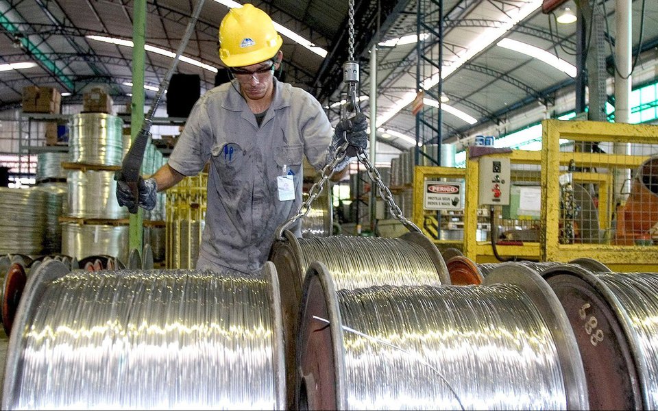 De acordo com relatório estatístico da Junta Comercial do Estado do Piauí (Jucepi), durante o período de janeiro a junho deste ano, apenas 459 empresas registraram o encerramento de seus negócios no estado; esse é o menor número registrado nos últimos quatro nos; no mesmo período do ano passado, 616 empresas registraram baixa; em 2015, foram 523 extinções, e, em 2014, registraram encerramento de atividades 519 negócios