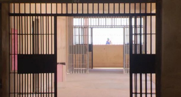 O presídio federal em construção no Complexo da Papuda, em Brasília, terá 26 celas apenas para este grupo; segundo previsões oficiais, as obras serão concluídas em setembro; um dos extraditados mais famosos é o ex-diretor do Banco do Brasil Henrique Pizzolato, condenado no processo do 'mensalão'; ele foi transferido da Itália para cumprir pena na capital federal, onde continua preso