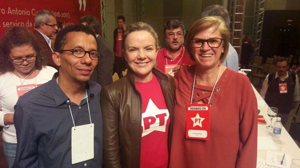 O baiano Ivan Alex (foto) é o novo secretário nacional de Movimentos Sociais, Populares e Setoriais do Partido dos Trabalhadores; ele foi eleito nesta quinta-feira (6) em evento do PT em Brasília, com a presença da nova presidente do partido, senadora Gleisi Hoffmann (PR);atualmente na assessoria especial do governador Rui Costa, Ivan Alex é filiado ao PT há mais de 27 anos