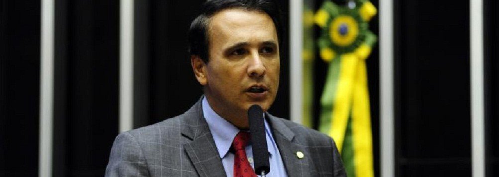 Juiz Manoel de Farias Reis Neto entendeu que o ex-­governador e deputado federal Carlos Gaguim (PTN) deve ser condenado à suspensão dos direitos políticos pelo prazo de seis anos por dispensa de licitação e dano ao erário público em consequência de contratos celebrados com o Banco do Brasil S/A sem licitação, o que causou prejuízo de quase R$ 20 milhões aos cofres públicos