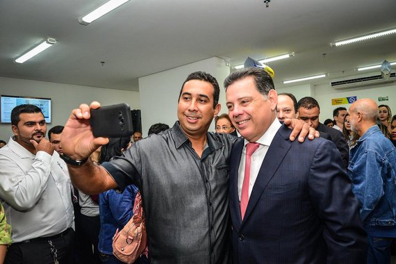 Ao comentar as contas públicas no Estado, o governador de Goiás, Marconi Perillo, que “o Brasil de Goiás não é o mesmo Brasil que passa na televisão, cheio de problemas, escândalos e frustrações”; “Goiás é o Estado de gente que trabalha, de empresários que produzem riquezas e de um governo que trabalha e supera a crise”, disse Perillo, durante evento Damianópolis, Nordeste do estado; dados do Caged, divulgados pelo Ministério do Trabalho, apontam que Goiás foi o terceiro estado do País no saldo da geração de empregos em junho, com 4.795