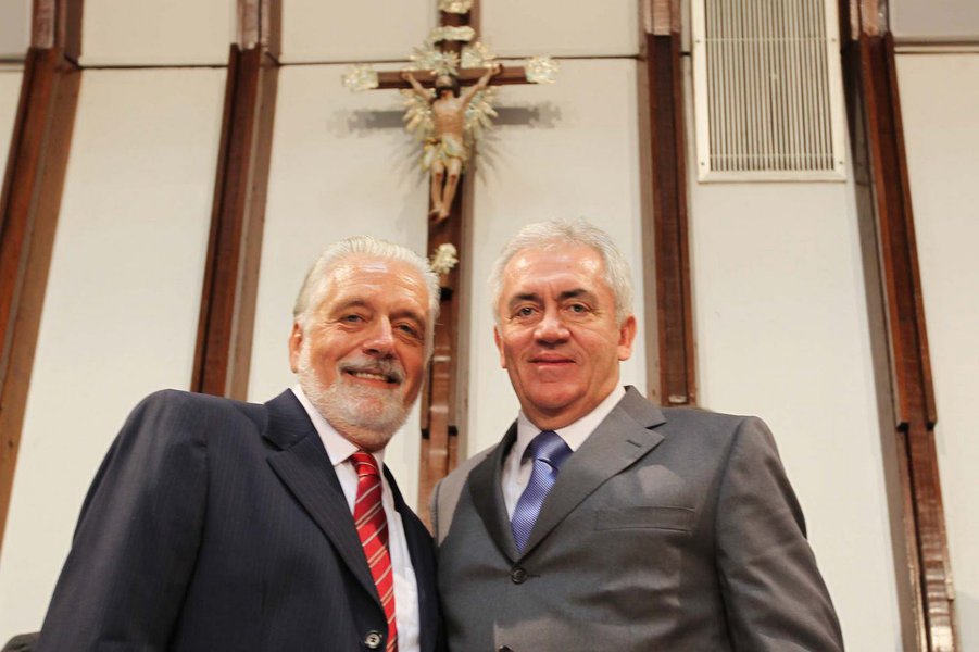 Eleito pela chapa majoritária do PT em 2014, o senador Otto Alencar (PSD) minimizou a declaração do ex-governador Jaques Wagner, que num debate para estudantes brasileiros em Oxfor, no Reino Unido, defendeu o fim do cargo de vice, porque, segundo ele, "vice só serve para tramar"; "Eu fui vice de Wagner, não conspirei contra ele. Leão não está conspirando contra Rui. Se o governador estiver forte, não há vice que derrube ele. Como a Dilma estava muito fraca, qualquer sopro, qualquer vento derrubaria um palácio", diz Otto