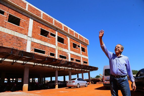 A prefeitura de Goiânia havia marcado o primeiro mutirão da atual gestão de Iris Rezende (PMDB) para o final deste mês, mas o secretário de Comunicação, Luiz Felipe Gabriel, disse em entrevista ao jornal A Redação que o mutirão será realizado apenas em junho; segundo o secretário, o objetivo é que os mutirões sejam realizados a cada quinze dias; “O plano e que ele se torne quinzenal. O mutirão envolve todas as pastas da prefeitura, inclusive as que estão com problemas, como a Comurg”, disse Luiz Felipe, que ressaltou que é preciso regularizar todos os serviços da prefeitura para que os mutirões sejam realizados quinzenalmente