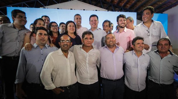 No lançamento da etapa regional do Goiás na Frente, em Aruanã, que vai atender 17 municípios da região, o governador Marconi Perillo abriu espaço para que cada prefeito presente fizesse uma abordagem acerca do alcance do programa em sua cidade; a prefeita da cidade de Goiás, Selma Bastos (PT), partido de oposição, disse que "a palavra que me vem à mente é gratidão; "Eu sou a prova viva de que Marconi é republicano e municipalista. Esse governo não tem paralelo na história de Goiás"