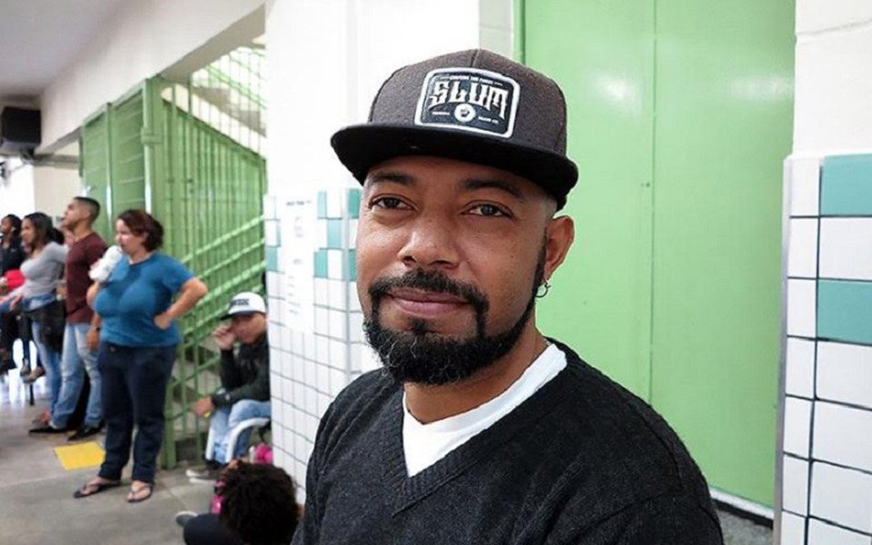 Para Douglas Belchior, líder do cursinho dirigido à educação popular, solidariedade do público fortalece movimento pra "tirar o negro da linha de tiro, as famílias da miséria e mudar a realidade"; reportagem de Gabriel Valery, da Rede Brasil Atual
