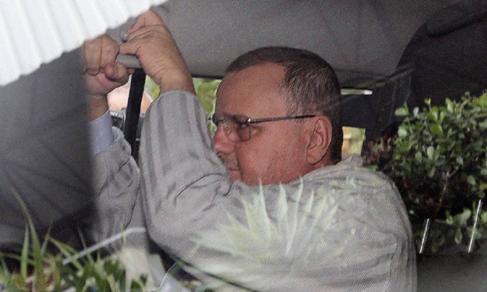 A 3ª Turma do Tribunal Regional Federal da 1ª Região negou a anulação do mandado de busca e apreensão da Operação Cui Bono solicitada pela defesa do ex-ministro Geddel Vieira Lima; decisão do colegiado segue o entendimento do desembargador Ney Bello, que na última semana converteu a prisão do peemedebista para domiciliar; ele autorizou a saída do ex-ministro do Presídio da Papuda, em Brasília, mesmo sem estar com uma tornozeleira eletrônica