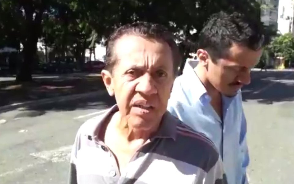 Os desdobramentos da Operação Lava-Jato envolvendo o operador de propinas de José Sarney na Ferrovia Norte-Sul, o ex-presidente da Valec José Francisco das Neves, o Juquinha, chegou ao seu filho, Jader Ferreira das Neves; o Ministério Público Federal e a Polícia Federal expediram mandato de prisão preventiva em investigação focada no recebimento de propina nas obras da Norte-Sul; Juquinha é velho aliado e considerado um dos laranjas de José Sarney. De acordo com as delações de executivos da Odebrecht, o grupo do ex-presidente foi beneficiário de recebimento de propina da obra da Ferrovia-Norte Sul, realizada pela empreiteira; pessoas ligadas ao peemedebista teriam recebido cerca de 1% sobre o contrato