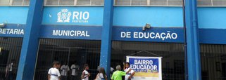 Dos 105 dias de aula no período letivo na cidade do Rio, apenas oito transcorreram normalmente em todas as escolas da cidade, sem ser interrompidos pela violência; em comunicado, o Fundo das Nações Unidas para a Infância (Unicef) afirma que “crescer em um ambiente com frequentes episódios de violência armada também pode fazer com que as crianças percebam a violência como o procedimento normal na resolução de conflitos”