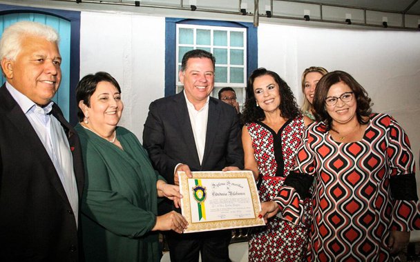 O governador Marconi Perillo determinou que a área econômica da administração realize estudos para a implantação da Patrulha dos Assentamentos; a decisão foi tomada em atendimento a pedido feito por trabalhadores rurais, durante solenidade de assinatura de convênio entre o Incra e a Prefeitura da cidade de Goiás, no Palácio Conde dos Arcos; o convênio, no valor de R$ 2,5 milhões, é destinado à realização de obras de infraestrutura nos assentamentos Mosquito, Holanda, Mata do Baú e Vila Boa, todos localizados na Cidade de Goiás