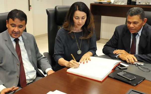 A antecipação da discussão sobre a sucessão estadual é normal; o que não é aceitável é o exagero, a ofensa, a agressão; a opinião é da governadora (em exercício) do Piauí, Margarete Coelho (PP); ela comentou a relação com o PT, de onde tem partido ataques ao senador Ciro Nogueira (PP-PI), principalmente depois que ele assinou, junto com 14 senadores, uma representação no Conselho de Ética do Senado por quebra de decoro contra a petista Regina Sousa e mais cinco senadoras de oposição ao governo Temer; "Entretanto, digo que PP e PT são aliados. No momento correto, estará todo mundo junto"