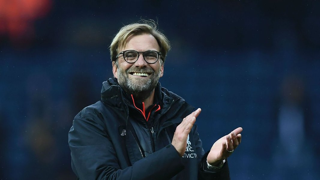 O técnico do Liverpool, o alemão Jurgen Klopp, declarou nesta sexta-feira (21), que o time inglês não irá negociar o meio-campista brasileiro Philippe Coutinho; o meia é alvo da cobiça do Barcelona, que teria oferecido 70 milhões de libras (91 milhões de dólares) pelo jogador
