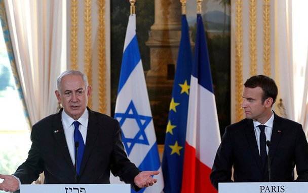 Israelenses e palestinos devem ser capazes de "viver lado a lado dentro de fronteiras seguras e reconhecidas, com Jerusalém como a capital", disse Macron após seu primeiro encontro como chefe de Estado com Netanyahu