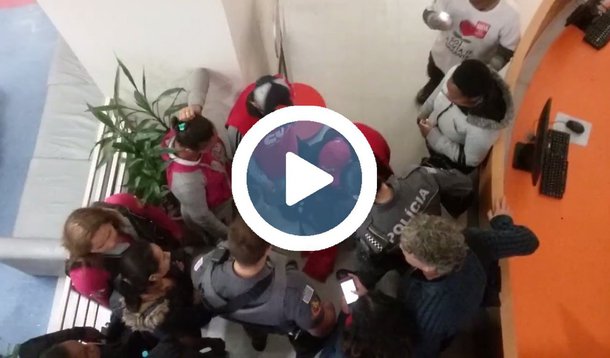 Em uma ação covarde, a polícia militar de São Paulo invadiu o Sindicato dos Bancários de São Paulo, Osasco e região nesta sexta-feira (28), por volta das 17h, e intimidou manifestantes sob o argumento de "proteger o patrimônio público"; confira