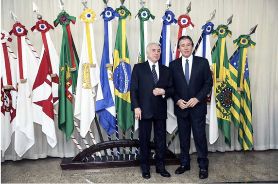 Com a viagem de Michel Temer (PMDB) à Alemanha, o presidente do Senado, Eunício Oliveira (PMDB-CE), assumiu a presidência da República pelos próximos dois dias. O comando da República foi transferido em cerimônia na Base Aérea de Brasília. “Vou assumir com muita responsabilidade este período na Presidência da República”, disse Eunício no Plenário do Senado Federal