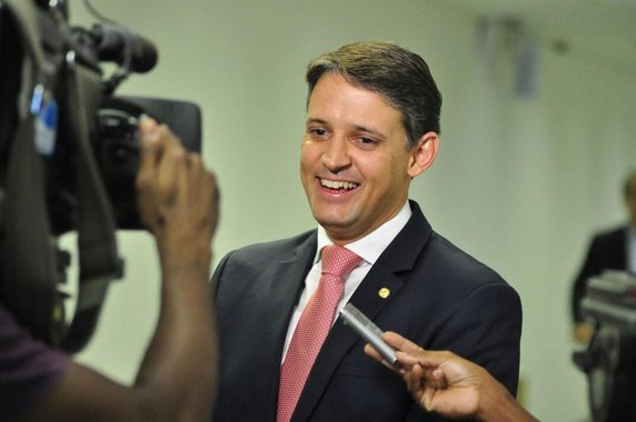 Deputado federal Thiago Peixoto esteve à frente da primeira edição do plano Diálogos com Goiás; ele e colegas de PSD como Vilmar Rocha (presidente da legenda), Heuler Cruvinel (deputado federal) e Francisco Júnior (deputado estadual) receberam representantes da Cultura goiana; encontro foi muito diversificado e participativo com a presença de nomes da literatura, música, grafite, cartum, teatro, cinema e outros ramos das atividades culturais; ideia dos Diálogos é estabelecer um contato direto com a sociedade e dar a ela a oportunidade de construir um plano para o futuro de Goiás