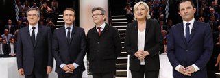 Candidato centrista Emmanuel Macron se manteve como favorito para vencer a eleição presidencial da França após o debate televisionado da noite de terça-feira, no qual se chocou com sua principal rival, Marine Le Pen, de extrema-direira, a respeito da Europa, a menos de um mês da votação; Macron foi visto como aquele que tem o melhor programa político, de acordo com uma pesquisa relâmpago que ainda o colocou como o segundo mais convincente na maratona de quatro horas com todos os 11 candidatos