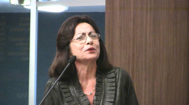 Maria Luiza Fontenele, ex-prefeita de Fortaleza e primeira mulher a comandar uma capital brasileira, entre 1986 e 1989, recebeu nesta quarta-feira (5) homenagem do Conselho Cearense dos Direitos da Mulher por sua luta pelos direitos da mulher.  A homenagem marca a passagem dos 30 anos de criação do Conselho e da Delegacia de Defesa da Mulher