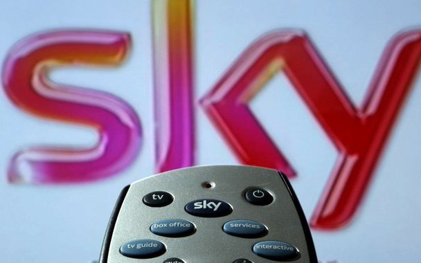Comissão Europeia aprovou nesta sexta-feira (7) a compra da Sky, grupo britânico de televisão, pelo conglomerado norte-americano 21st Century Fox; negócio foi aprovado pela comissão – espécie de Cade local – sem restrições por considerar que a aquisição não levanta preocupações com a concorrência dos meios de comunicação na Europa; empresa americana formalizou a oferta de US$ 14,6 bilhões por 61% do controle da Sky em dezembro de 2016