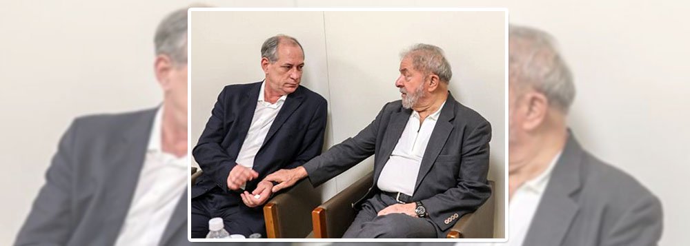 Em entrevista à Rádio O Povo CBN, na manhã de hoje (7), o ex-presidente Luis Inácio Lula da Silva reafirmou seu "carinho e respeito" por Ciro Gomes (PDT). Lula destacou a lealdade do ex-ministro e relevou as polêmicas declarações de Ciro. Na entrevista o ex-presidente falou também sobre a Lava Jato, os ataques que vem recebendo do prefeito de São Paulo, João Dória (PSDB), as relações com o governador Camilo Santana (PT) e com os irmãos Ferreira Gomes, sobre seu compromisso com as obras de transposição do São Francisco, sobre a candidatura em 2018, entre outros temas