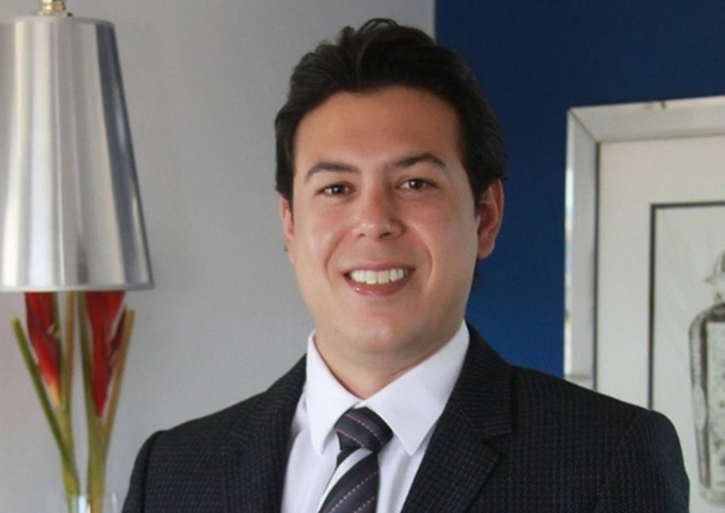 Justiça de Porto Nacional decretou a prisão do ex-presidente do Sindicato dos Revendedores de Combustíveis do Tocantins (Sindiposto), Eduardo Pereira, o Duda, acusado de ser o mandante do assassinato de Wenceslau Gomes Leobas de França Antunes, o Wencin; a decisão atende pedido do MP-TO, que alega haver “novas evidências de efetivas ameaças” patrocinadas por Duda; de acordo como MP, o acusado estaria tentando criar obstáculos à elucidação dos fatos, ao efetuar tentativas de intimidação e de aliciamento a uma testemunha ocular do crime de assassinato