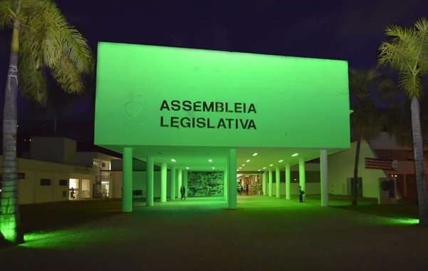 A Superintendência Regional do Trabalho e Emprego em Goiás (SRTE/GO) abre nesta terça-feira no Estado as ações da Campanha Nacional de Prevenção de Acidentes do Trabalho (CANPAT); além da sede da SRTE-GO, outros prédios públicos da capital também estão com iluminação verde durante o mês de conscientização, como o da Assembleia; dados da Previdência Social apontam que o Brasil é o 4º País com maior número de acidentes de trabalho, atrás apenas de Índia, China e Indonésia
