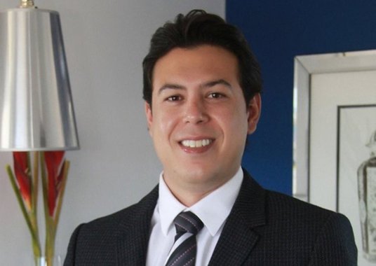 Justiça de Porto Nacional decretou a prisão do ex-presidente do Sindicato dos Revendedores de Combustíveis do Tocantins (Sindiposto), Eduardo Pereira, o Duda, acusado de ser o mandante do assassinato de Wenceslau Gomes Leobas de França Antunes, o Wencin; a decisão atende pedido do MP-TO, que alega haver “novas evidências de efetivas ameaças” patrocinadas por Duda; de acordo como MP, o acusado estaria tentando criar obstáculos à elucidação dos fatos, ao efetuar tentativas de intimidação e de aliciamento a uma testemunha ocular do crime de assassinato