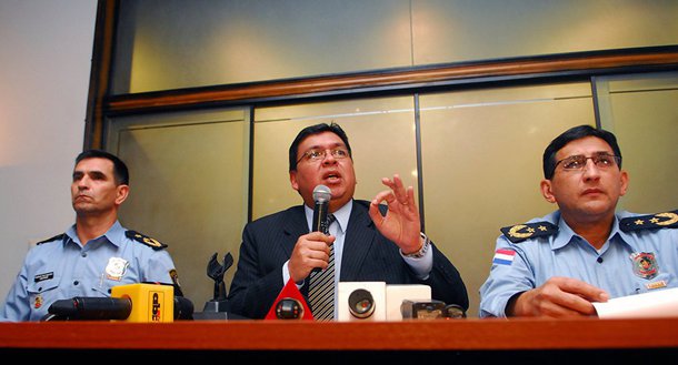 A demissão foi anunciada neste sábado, menos de um dia depois da morte de um dos manifestantes, Rodrigo Quintana, em confrontos com a polícia no escritório do Partido Liberal Radical Autêntico, de oposição, informou a BBC