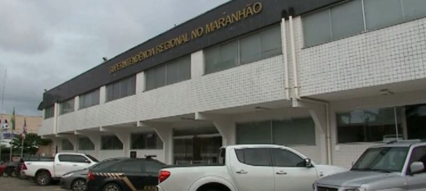 Justiça Federal no Maranhão revogou as prisões temporárias dos blogueiros Luis Assis Cardoso Silva de Almeida, Luis Pablo Conceição Almeida e Hilton Ferreira Neto, suspeitos de extorquir empresários e servidores públicos; o grupo conseguia informações sigilosas sobre operações policiais e cobrava de R$ 1,5 mil a R$ 10 mil para não divulgá-las na mídia local, de acordo com as investigações; os blogueiros foram alvos da Operação "Turing", que investiga o vazamento de informações sigilosas sobre operações policiais; o delegado da Polícia Federal Max Eduardo Alves Ribeiro informou que os blogueiros foram "interrogados e reinquiridos, tendo prestado esclarecimentos amplos, verossímeis e suficientes a respeito dos fatos sob investigação"