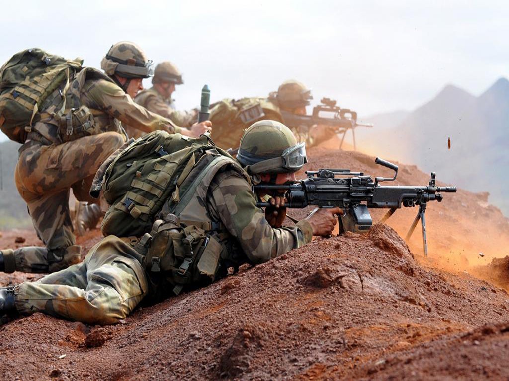 Tropas francesas combatem extremistas islâmicos no Mali