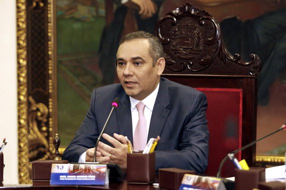 A direção do Tribunal Supremo de Justiça (TSJ) da Venezuela disse neste sábado que não suprimiu as funções do Poder Legislativo e que é responsabilidade do próprio parlamento "reassumir" suas funções, acatando as decisões do Poder Judiciário; "É só responsabilidade do órgão legislativo reassumir o válido exercício legal e legítimo de suas competências constitucionais ao acatar as decisões do Poder Judiciário e se submeter ao Estado de direito", informou o Supremo em comunicado lido pelo presidente do Poder Judiciário, Maikel Moreno