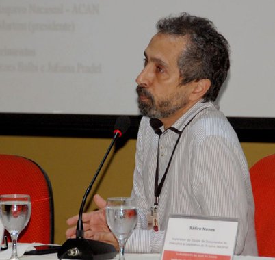 O Arquivo Nacional disponibilizou uma base de dados para consulta sobre 1,3 milhão de imigrantes que desembarcaram no Porto do Rio de Janeiro entre 1875 e 1910; de acordo com o supervisor de Documentos do Poder Executivo do Arquivo Nacional, Sátiro Nunes (foto), que coordenou o projeto com a professora Ismênia de Lima Martins, da Universidade Federal Fluminense, o banco de dados representa a transcrição das relações de nomes de passageiros desembarcados no Porto do Rio; essas listas originais são manuscritas e foram digitalizadas com auxílio de 60 estagiários