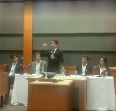 Durante palestra na Universidade de Harvard, nos Estados Unidos, sobre inovação na gestão da pública, o prefeito de Salvador, ACM Neto (DEM), afirmou que o “O Brasil vive uma grande crise que tem tudo a ver com a política e com os políticos”; ele também apresentou números da administração de Salvador e disse ser possível fazer política social sem populismo